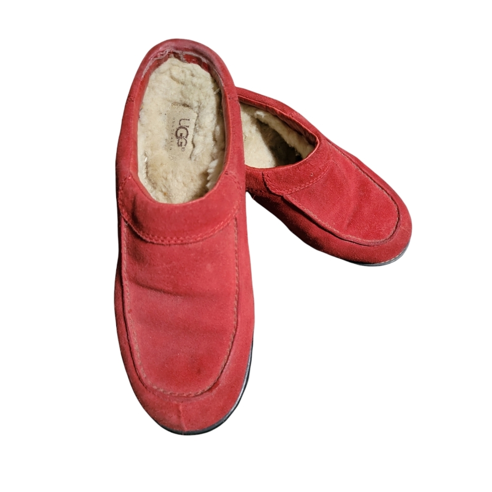 - UGG Clogs 8 Burgundy